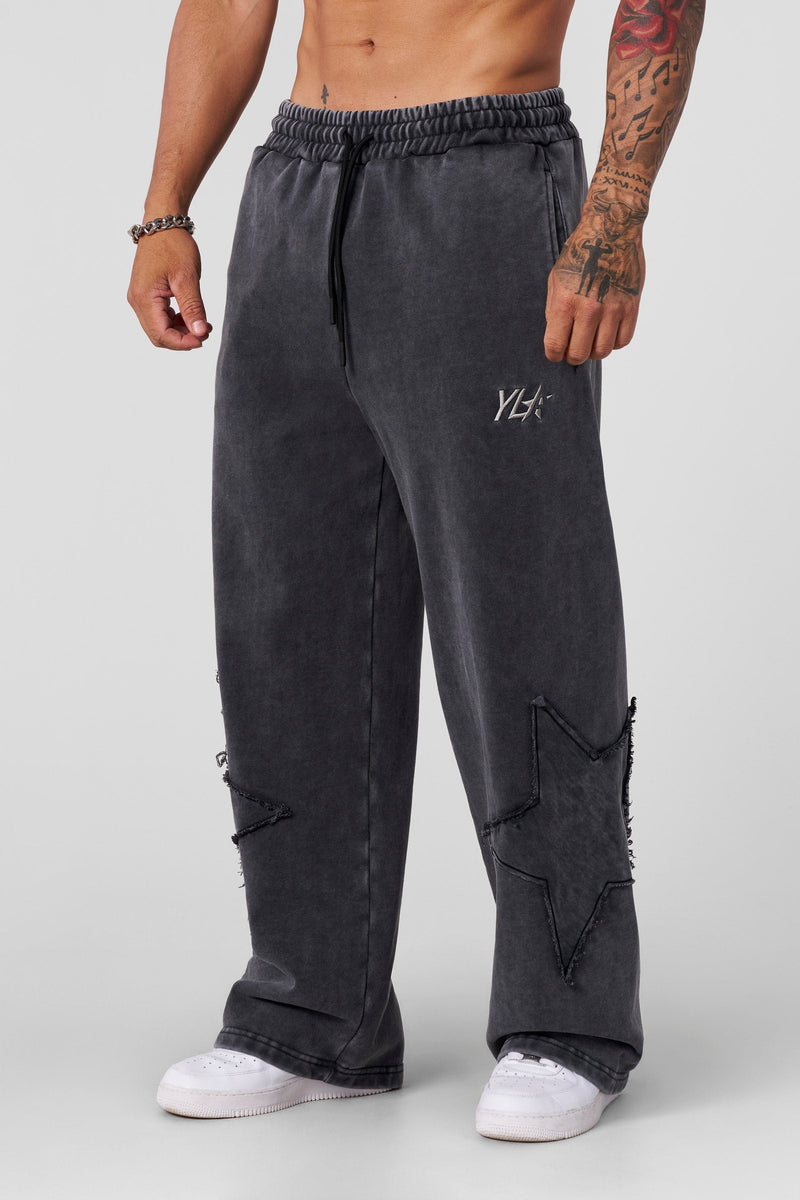 2058 - Superstar Sweats - Superstar Sweats in heavyweight 460 GSM terry cotton with a structured, no-cuff fit. Garment-washed with star patches for a vintage-meets-streetwear look in Grey Wash.